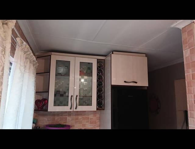 3 BEDROOM HOUSE FOR SALE IN CLAYVILLE